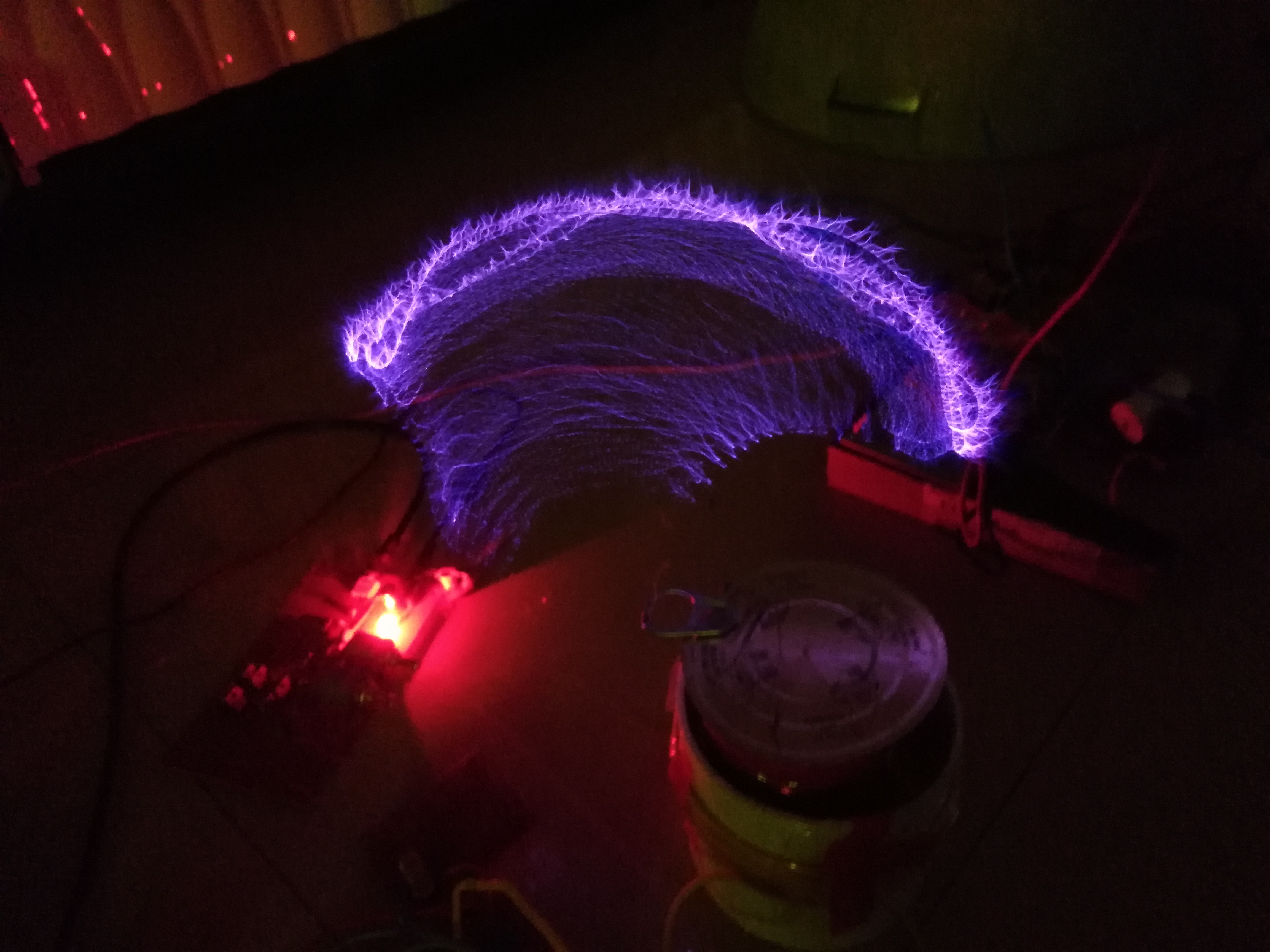 雷電法王的日常高壓發生裝置特斯拉線圈電弧的一些形狀的研究