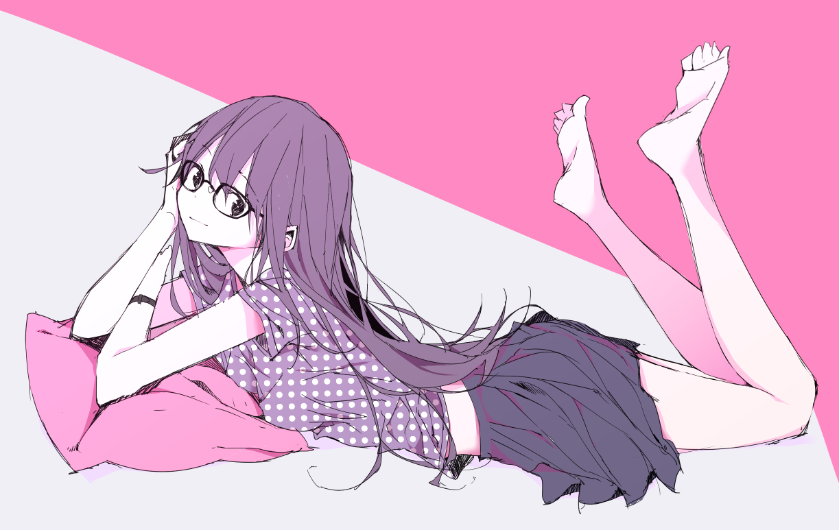 趴着晃动双脚的少女真是可爱636165