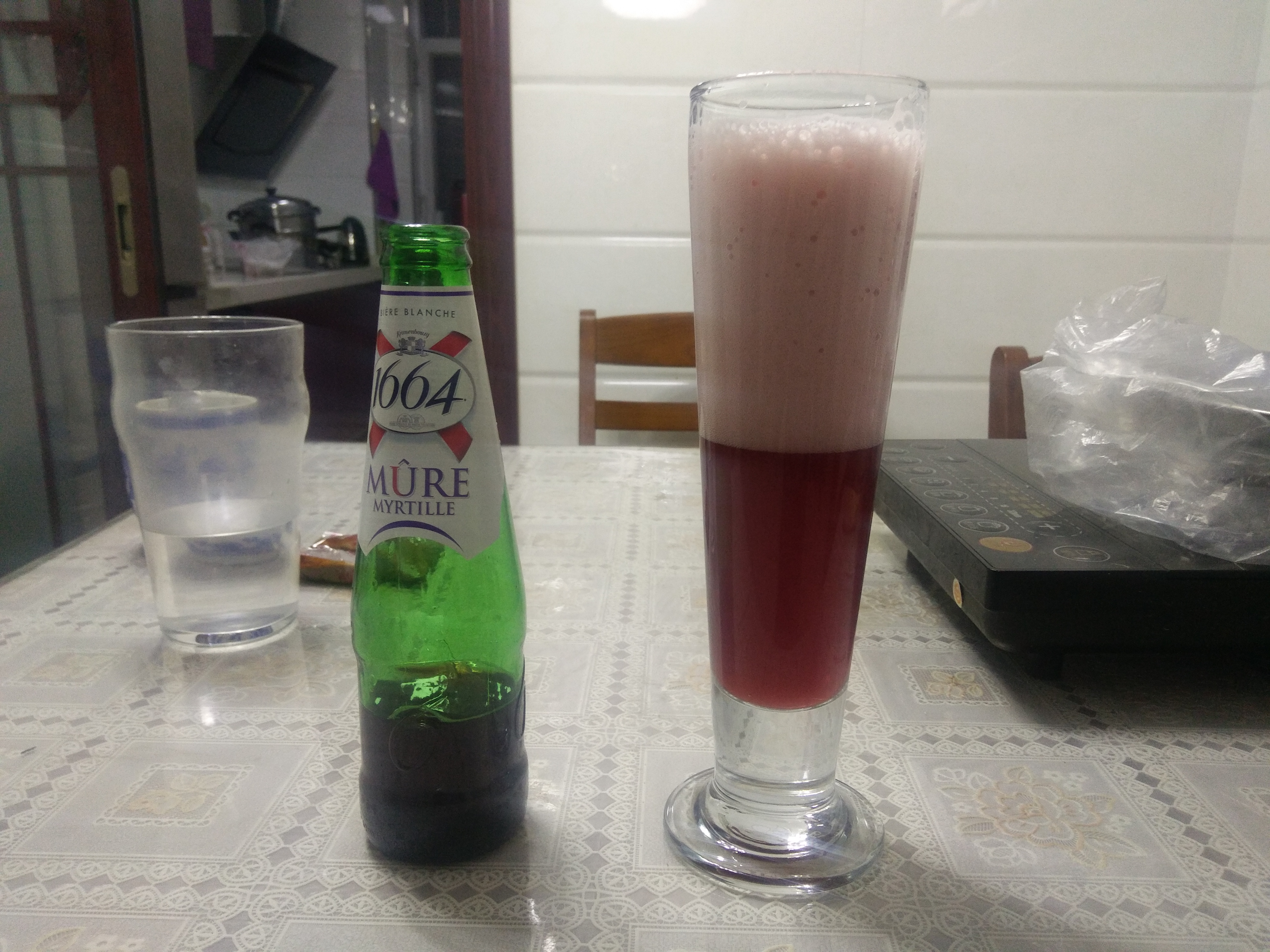 精酿开瓶,1664蓝莓啤酒