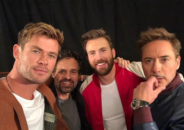 复仇者联盟4全球发布会美国队长雷神钢铁侠合影引泪目