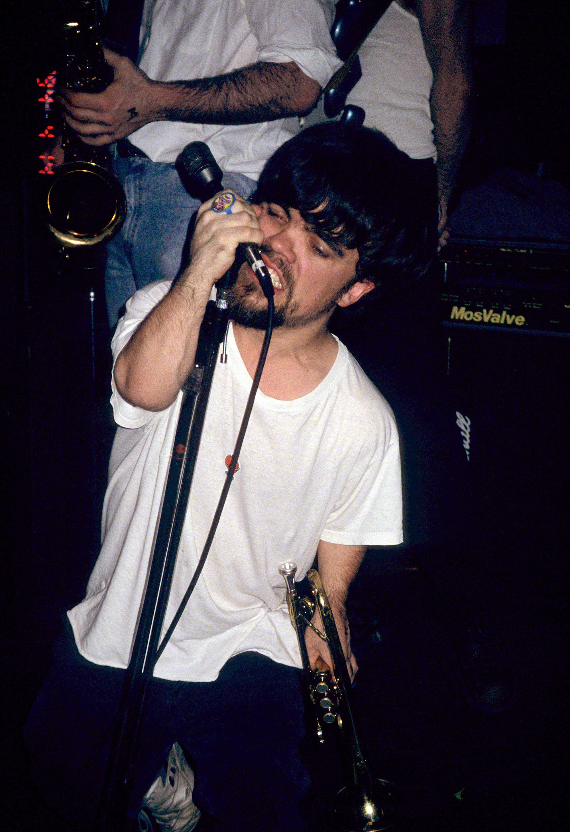 权力的游戏中提利昂的扮演者皮特丁拉基年轻的时候好cooooool