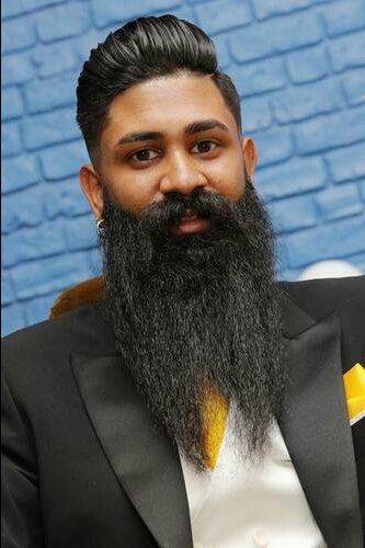 巴黎举行年度胡须锦标赛大胡子怪叔叔逗趣来袭