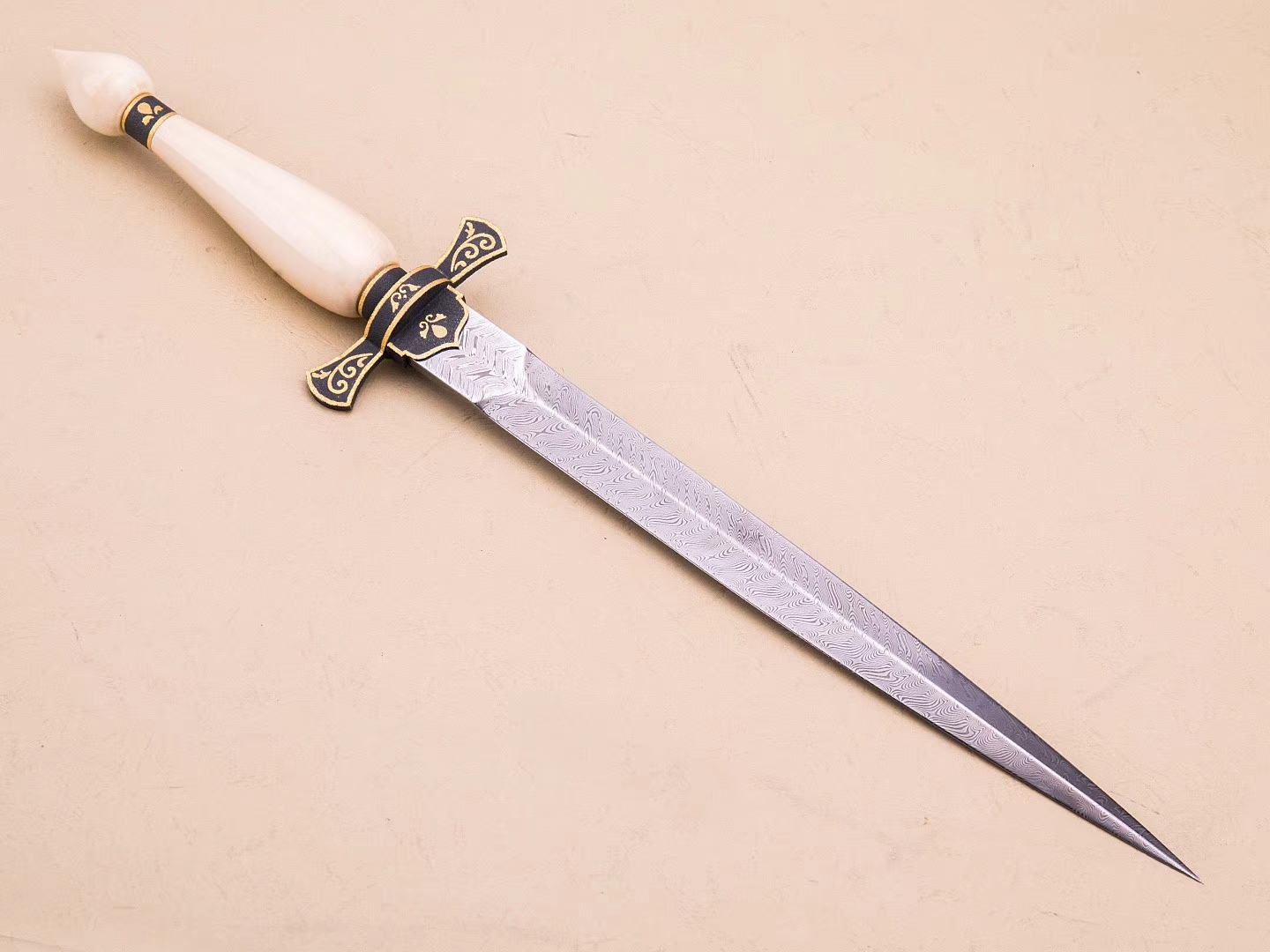 【维拉短剑】       俄罗斯刀具大师维拉基米尔全手工打造,孤品唯一