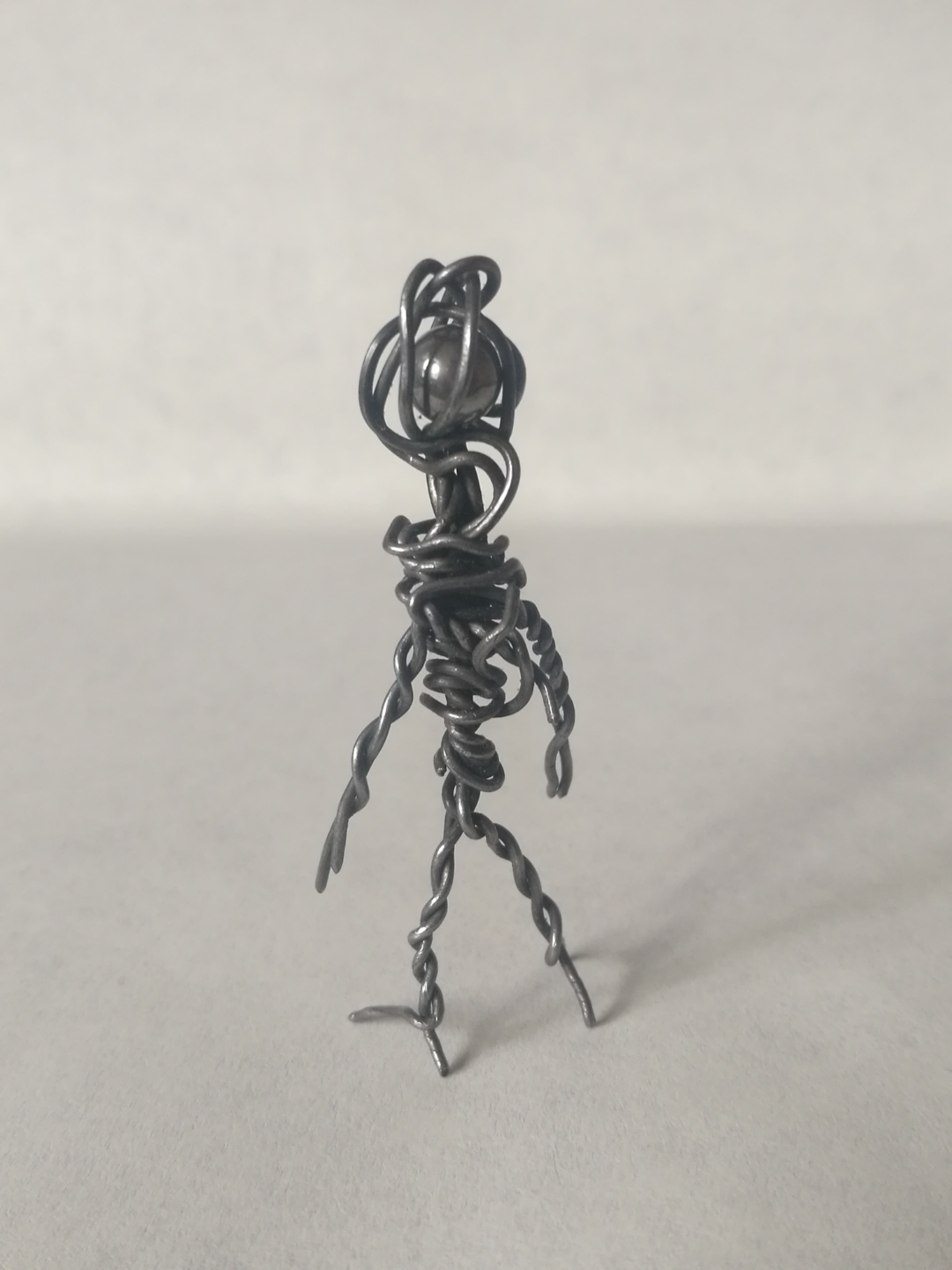 现在看发现竟然有一丝丝克苏鲁的赶脚创作的起点,当时翻到一坨铁丝就