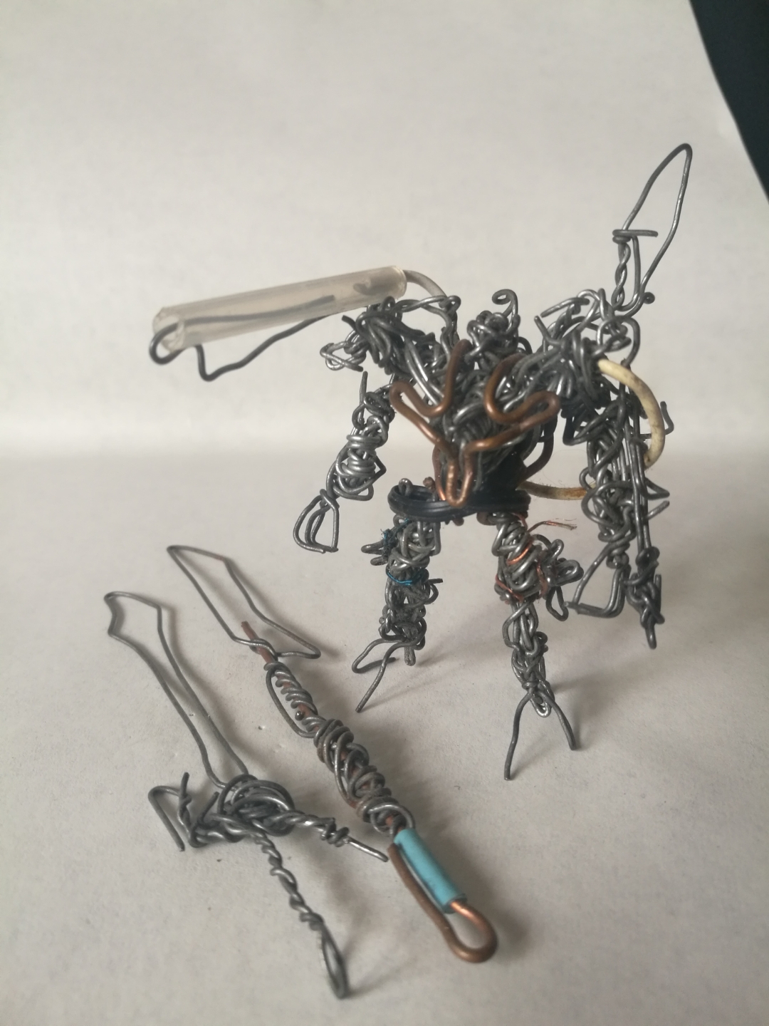 兵器元素,用笔芯做了个炮管最后,应该算是我最后一个作品了,叫十号机