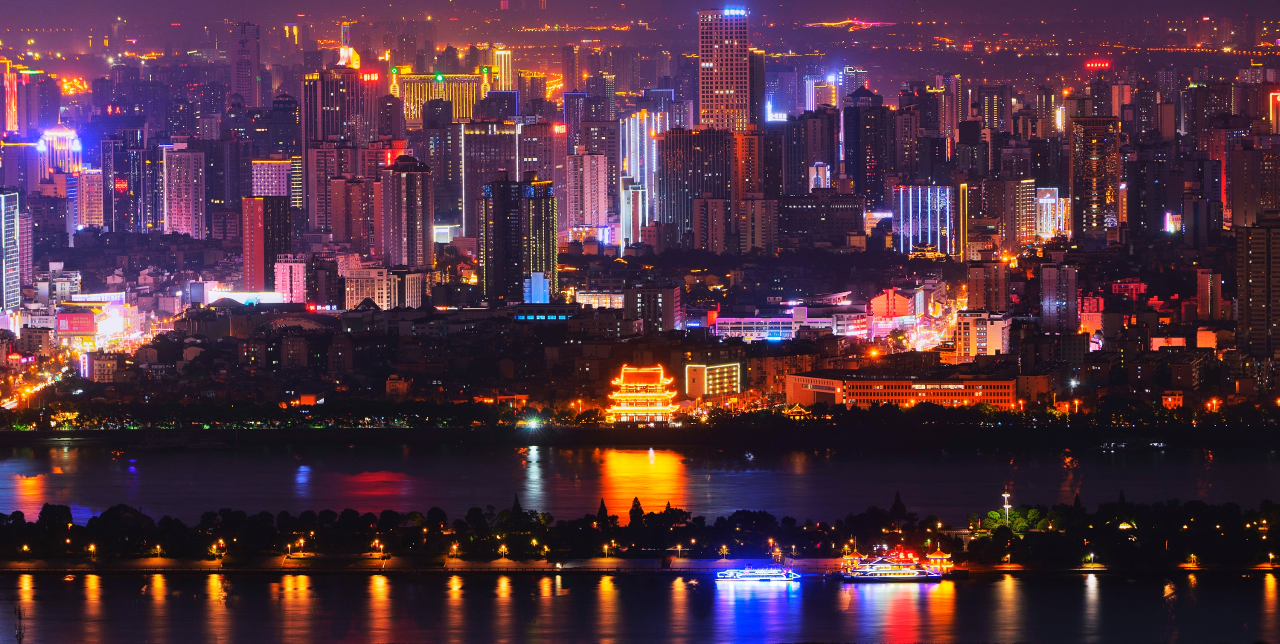 随拍长沙岳麓山夜景