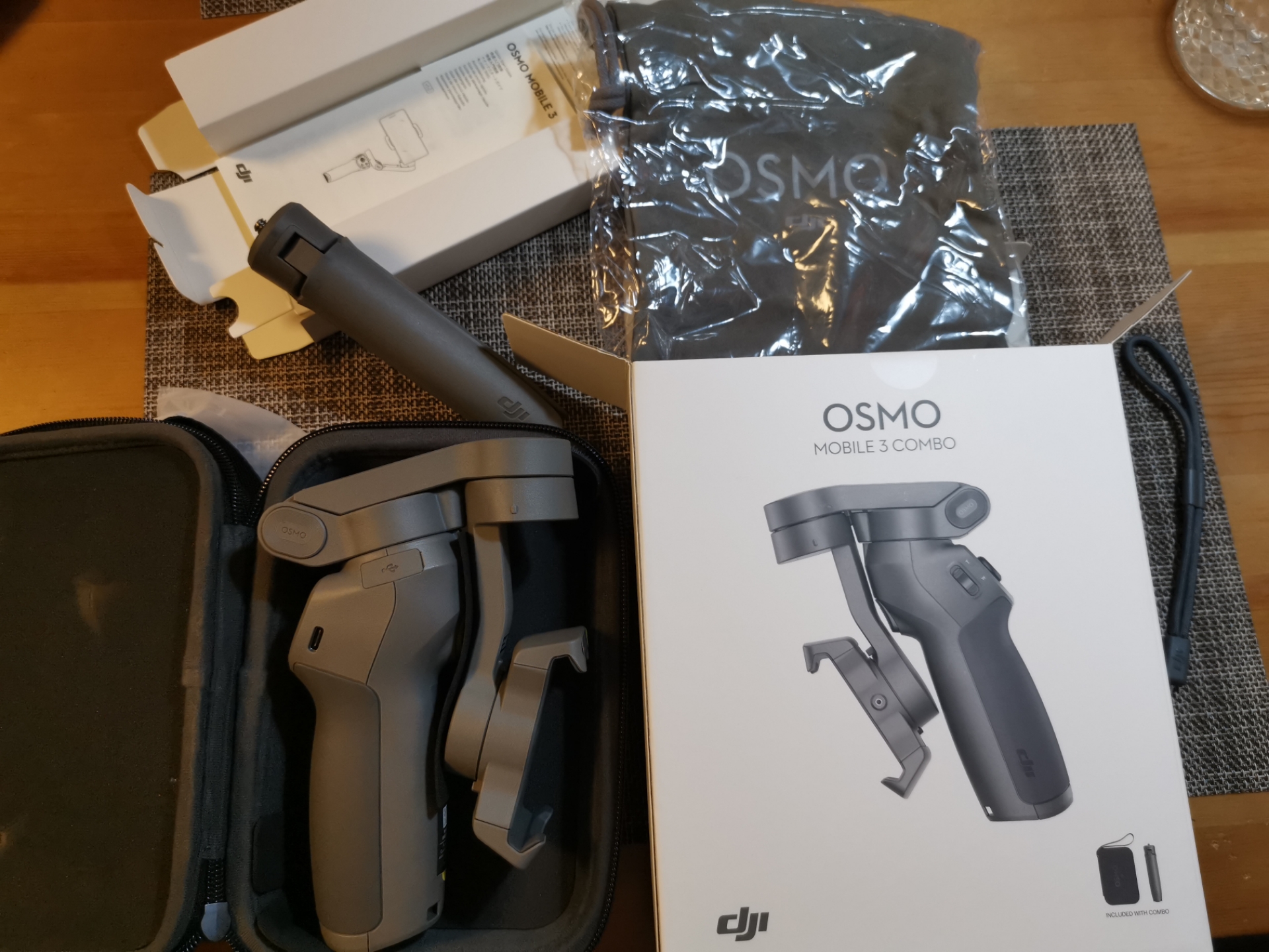 大疆灵眸手机云台3代开箱osmomobile3开心哦