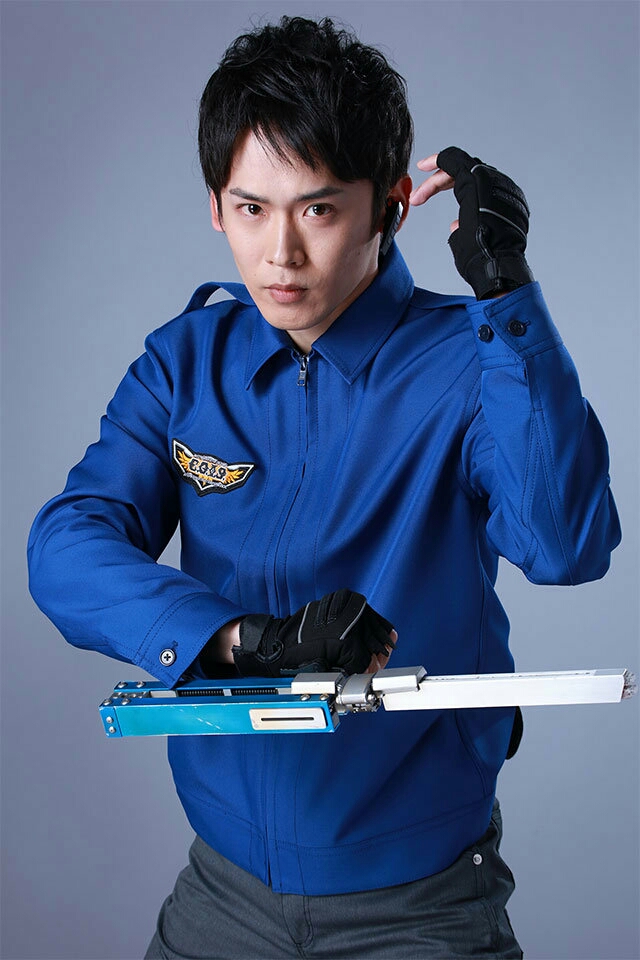 奥特曼系列最新作《泰迦奥特曼》的主人公工藤优幸(演井上佑贵),以及