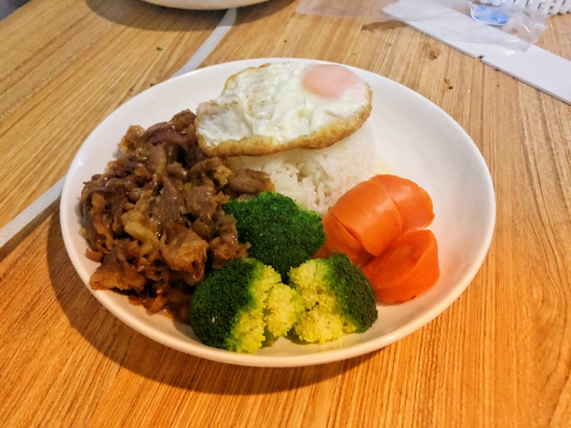 一人简餐一个人的肥牛饭