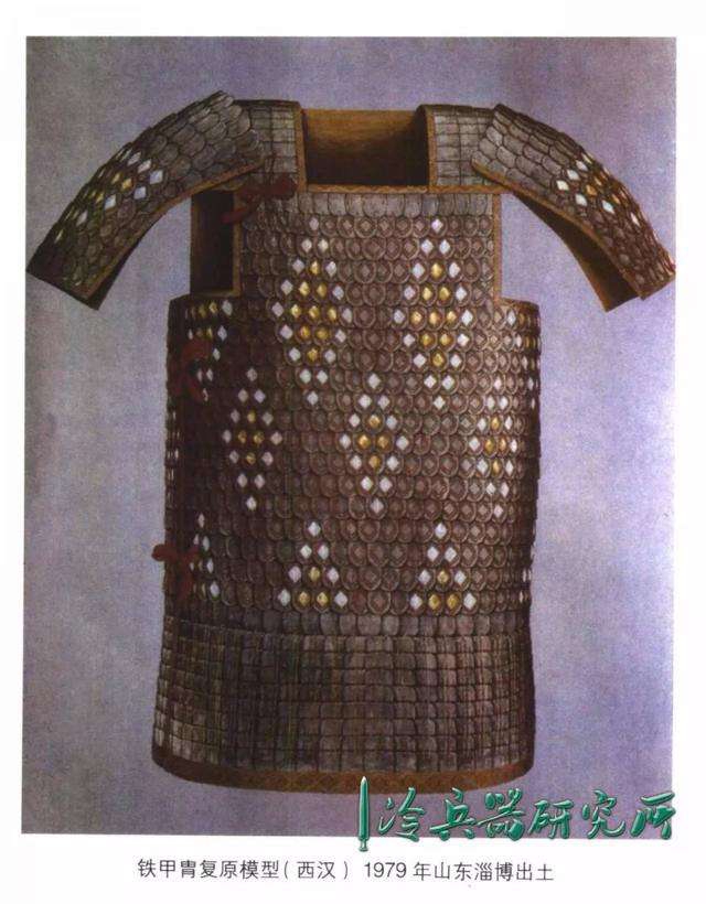 德国出土两千年前古罗马士兵的银匕首雕刻精美