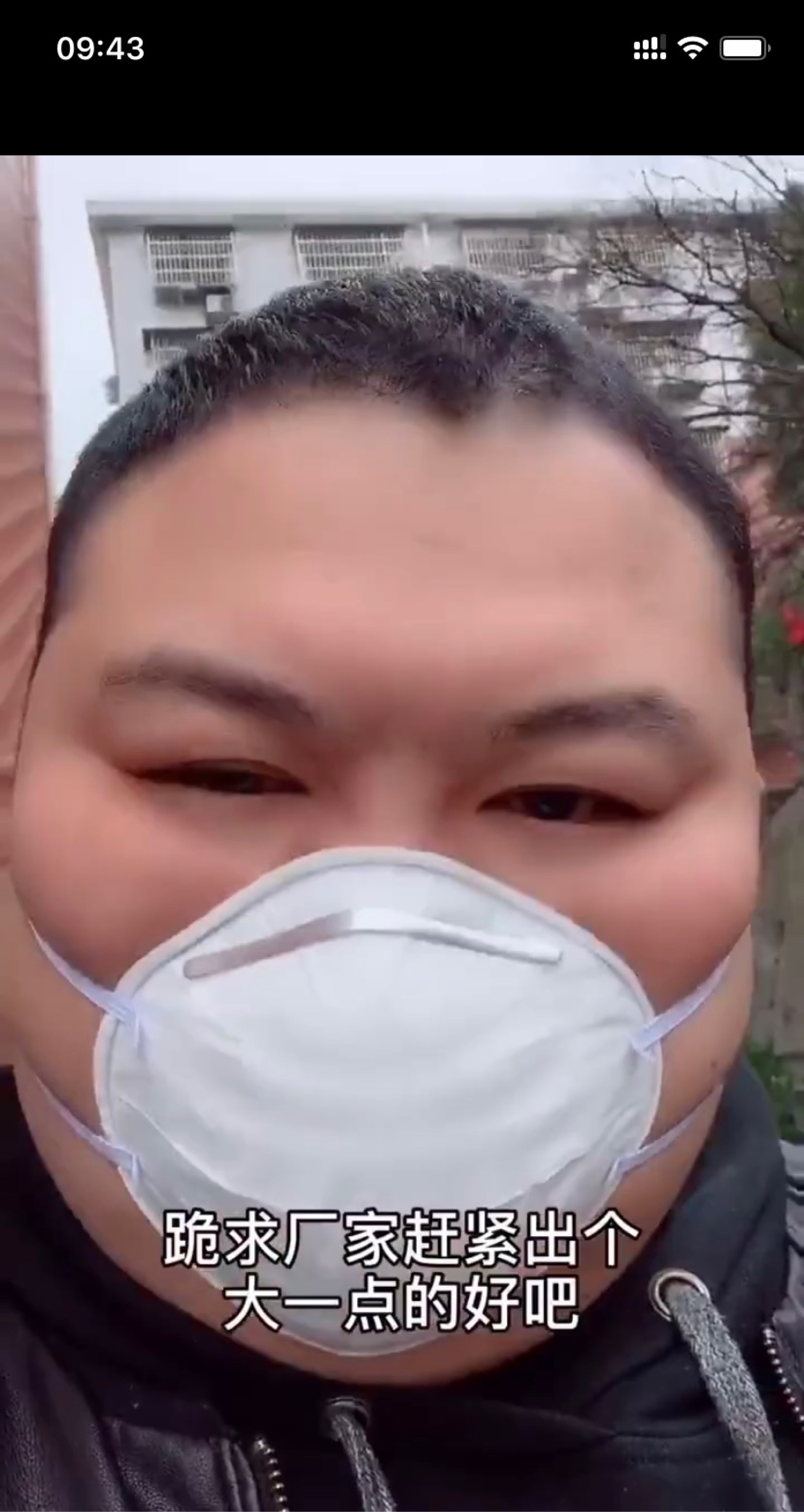 尴尬了逃犯因脸太大戴不全口罩落网