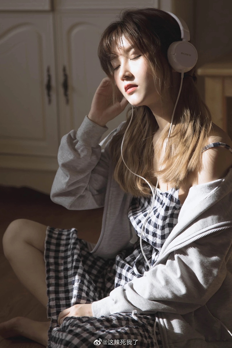 秀色可餐350 耳机少女 - acfun弹幕视频网 - 认真你就输啦 (?ω?