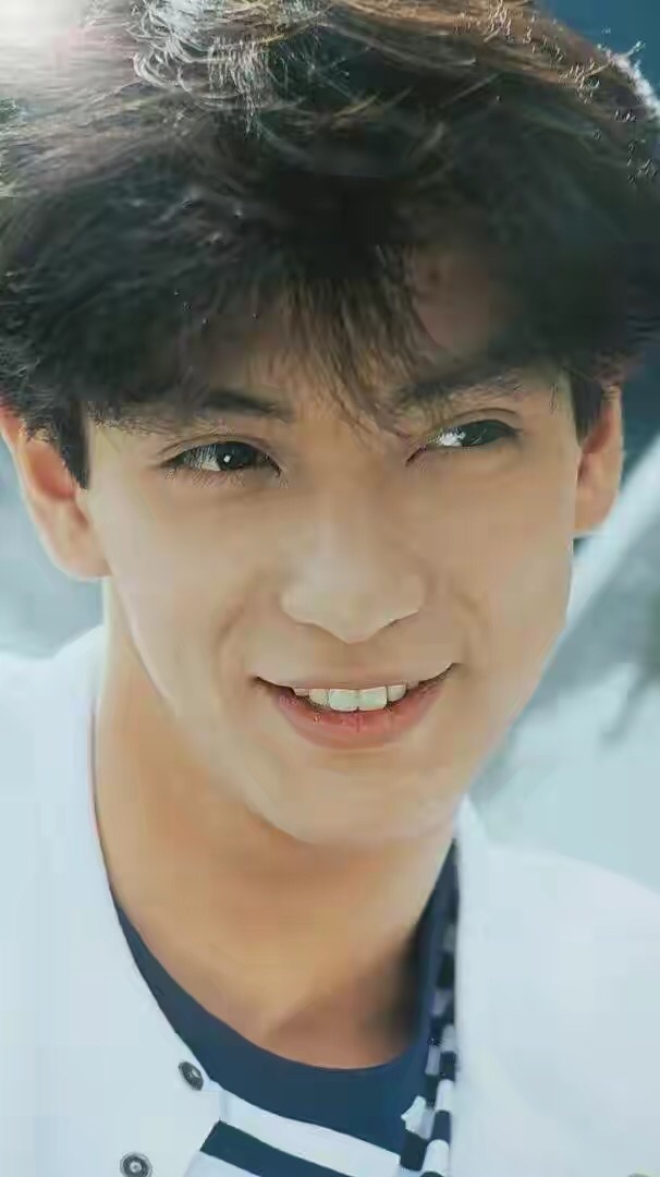 赤坂晃赤坂晃,和大泽树生一样都是光genji的前成员,当年他们俩同队