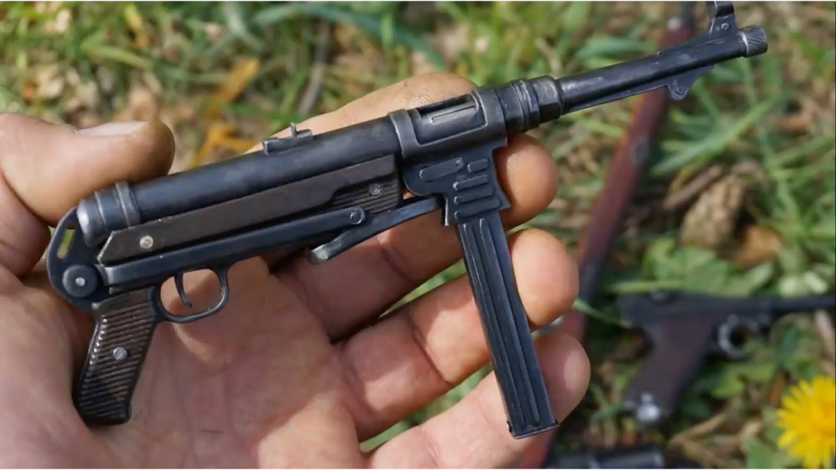 第二次世界大战中的微型mp38式冲锋枪模型