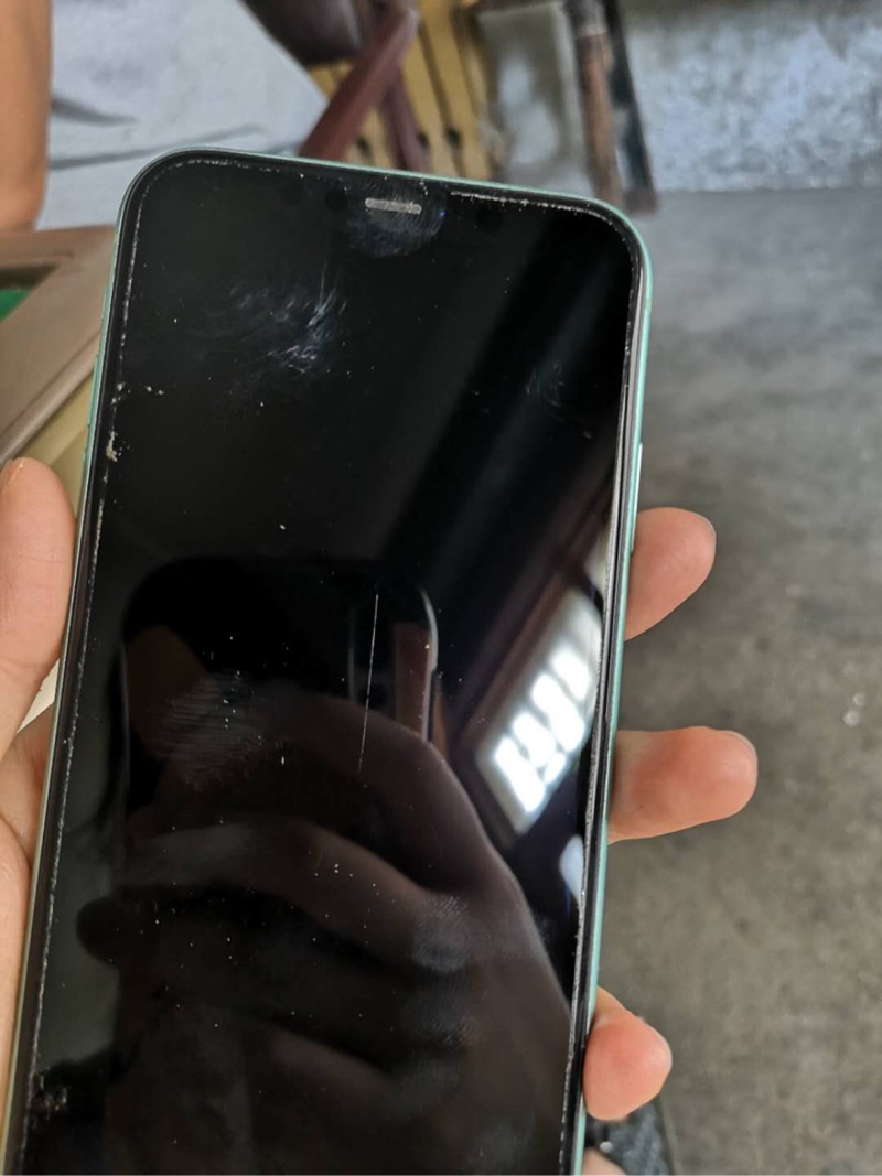有没有遇到iphone11划痕越来越大的