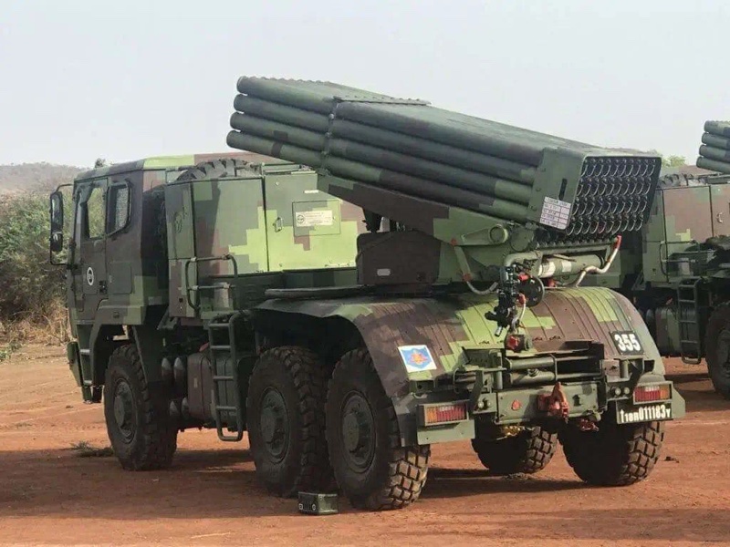 分别是上世纪80年代就开始使用的bm-21冰雹火箭炮,21世纪初开始装备的