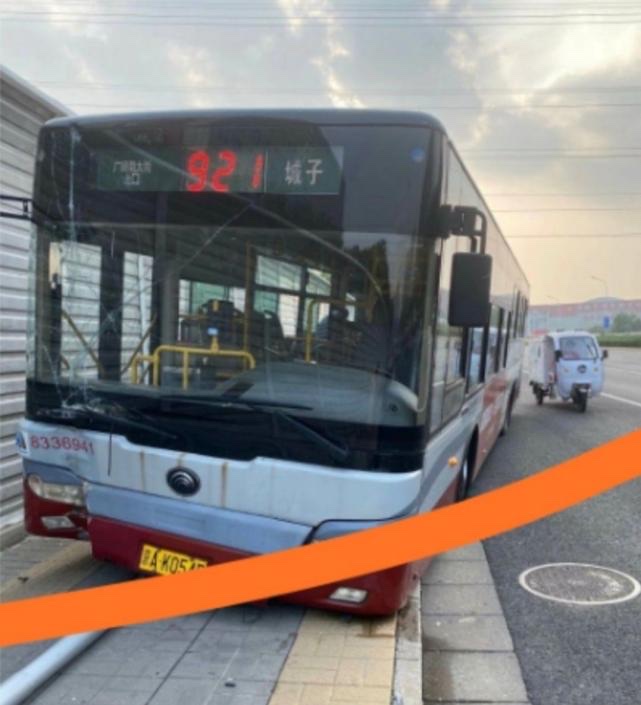 北京警方通报跳桥公交司机已身亡