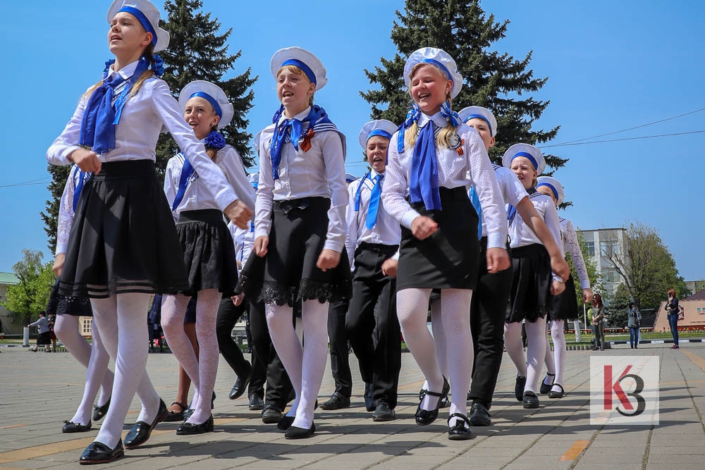 俄罗斯白丝萝莉海军祖国保卫战胜利纪念日汇演