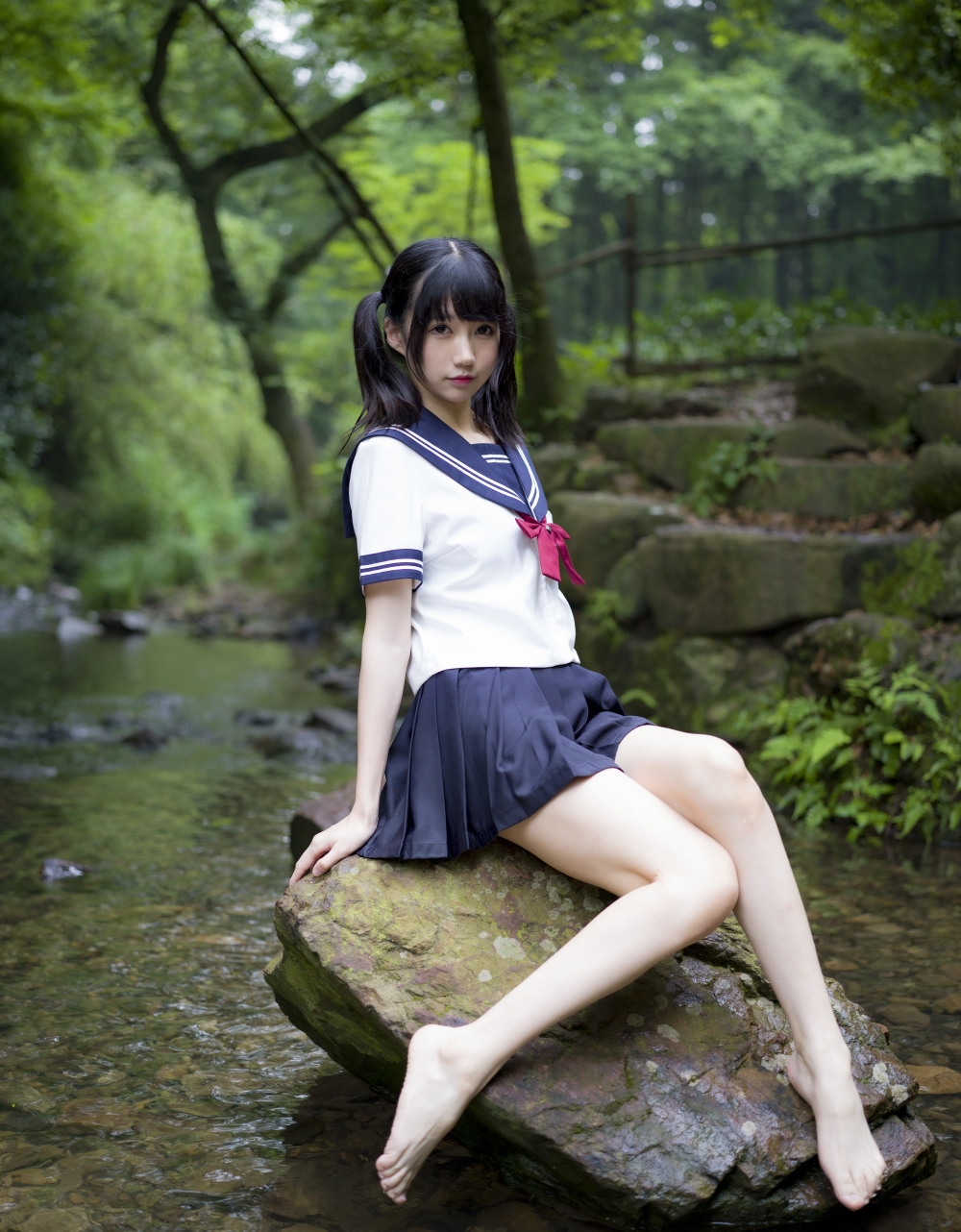 jk制服配上小黑丝水里游戏简直绝了