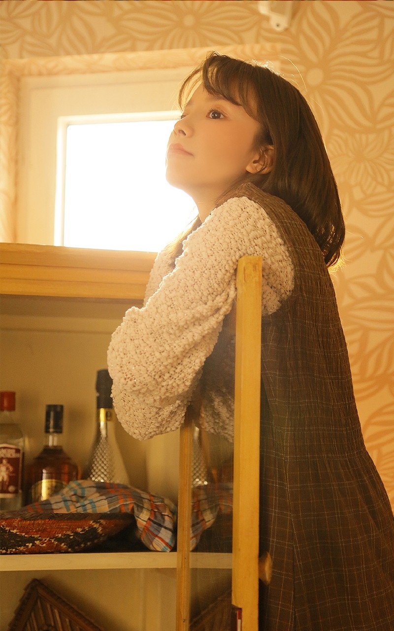 甜美短发清纯女子大学生妹唯美写真