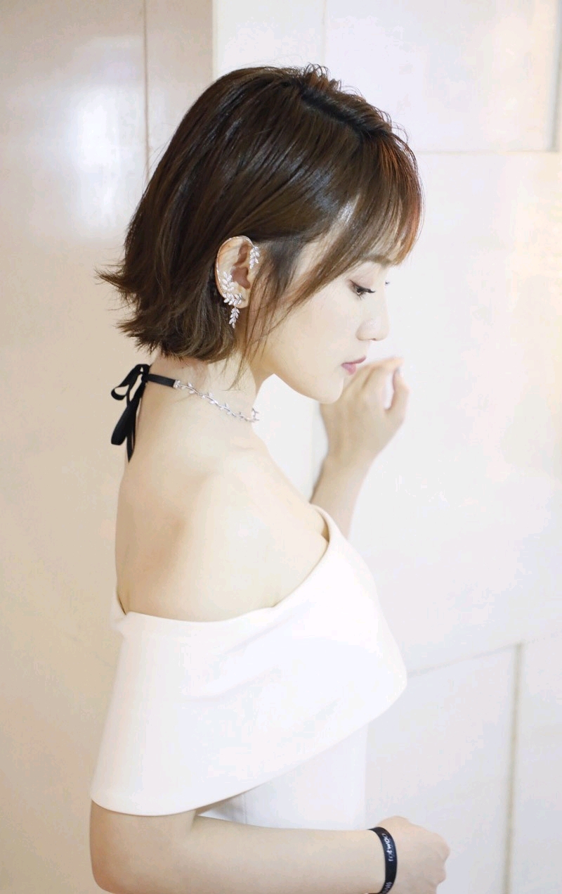 水灵白嫩少女孙艺宁小清新私房迷人写真