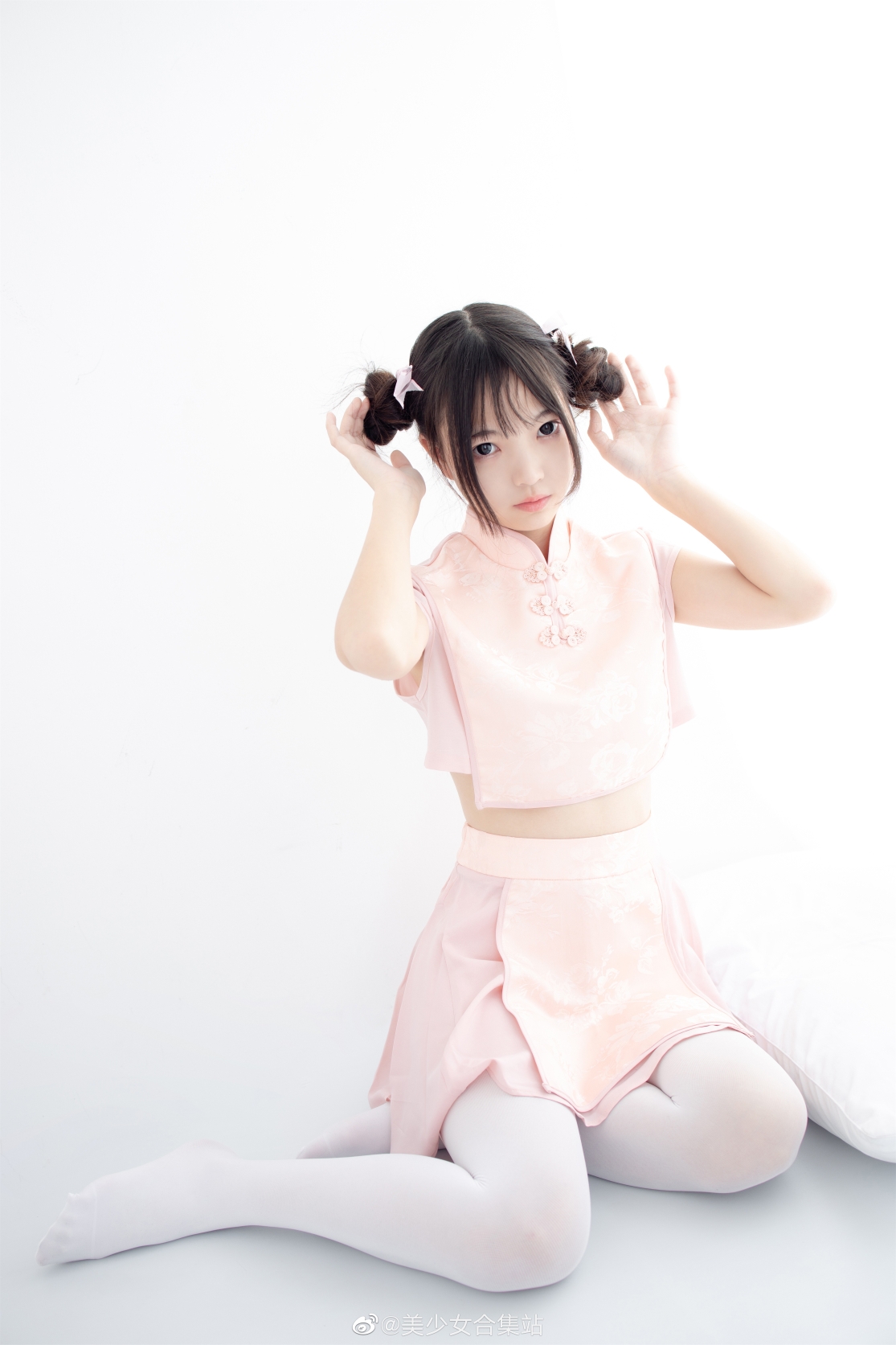白丝小姐姐不就鸭子坐嘛谁不会呢