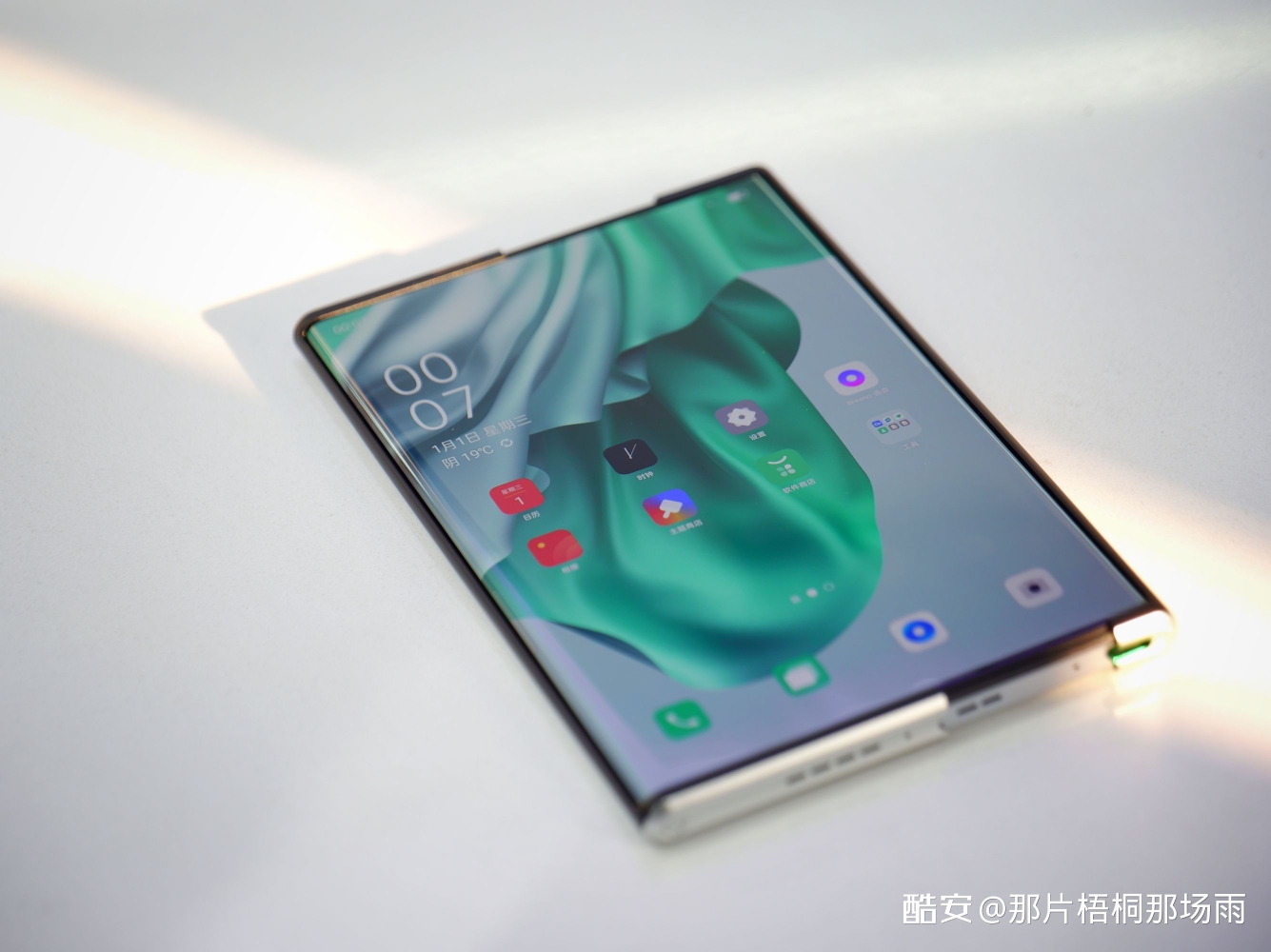 每日吃瓜oppox2021概念机屏幕可伸缩对伸缩