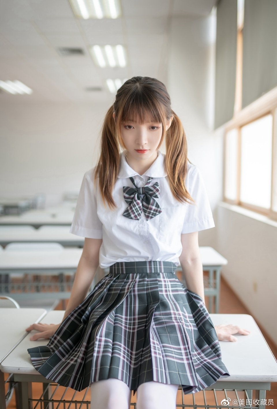 白丝马尾百褶裙投个五焦行不行