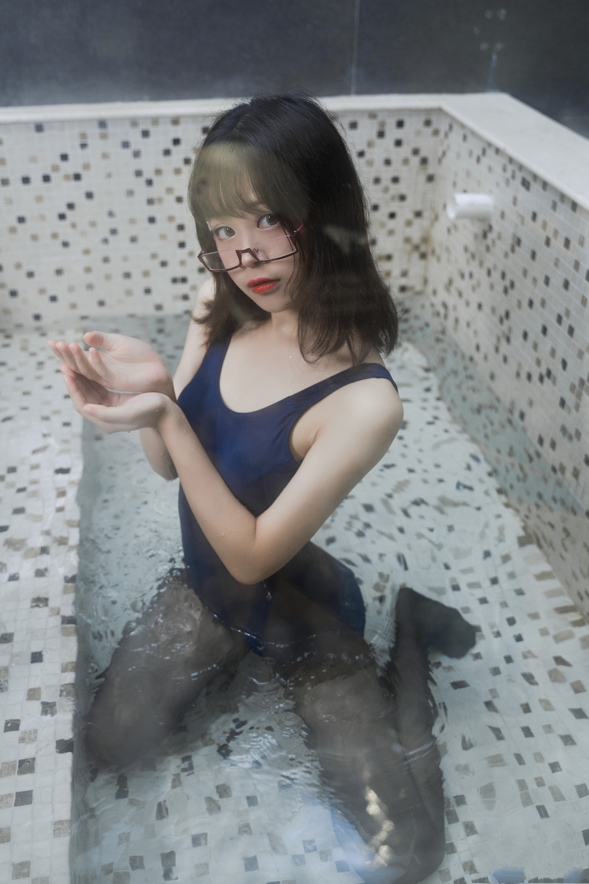 眼镜娘,浴池,死库水!再配上个黑丝,swsl