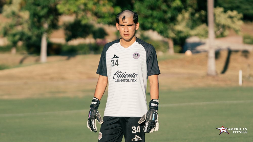 叫你一声敢答应吗?墨西哥球队球员发型酷似金角大王