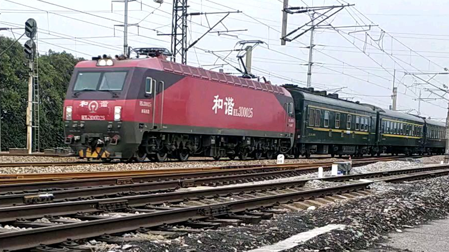 铁路随拍t112次列车高速通过高资站