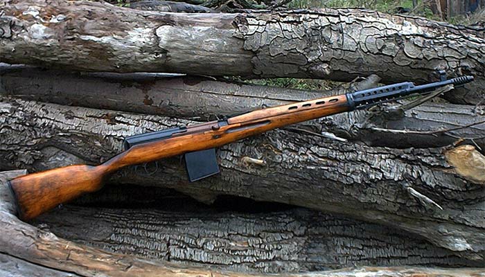 svt-40半自动步枪是第二次世界大战期间苏军步兵的主要装备之一.