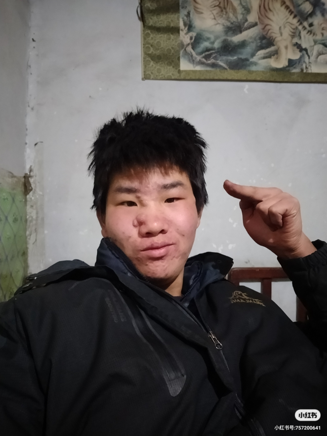 放羊小伙全村最帅心酸比心