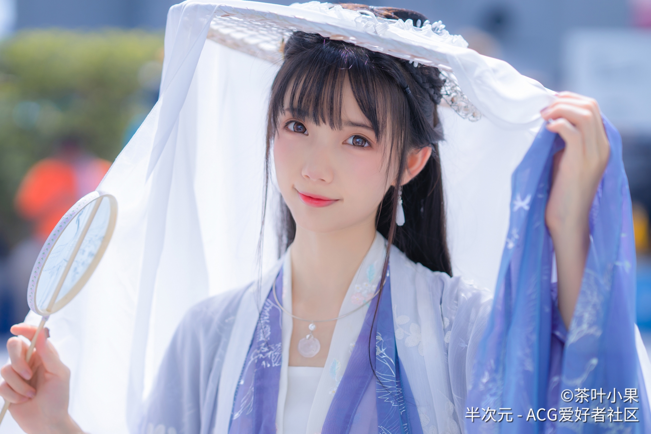 漫展汉服小姐姐,那一低头的温柔,胜似莲花般娇羞 - acfun弹幕视频网