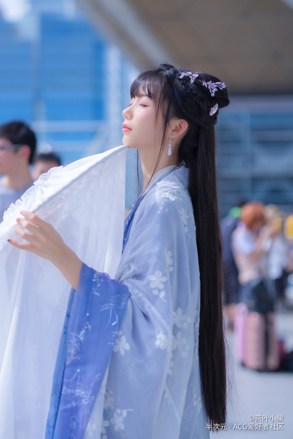 漫展汉服小姐姐,那一低头的温柔,胜似莲花般娇羞 - acfun弹幕视频网