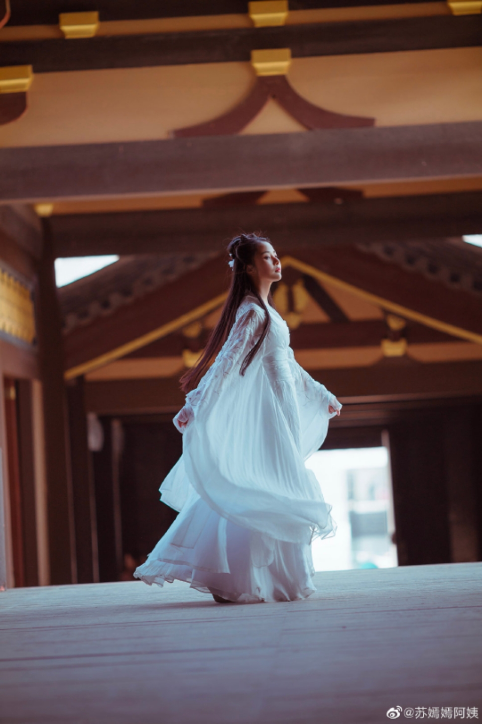 一袭白衣一柄长剑一杯浊酒一曲天涯