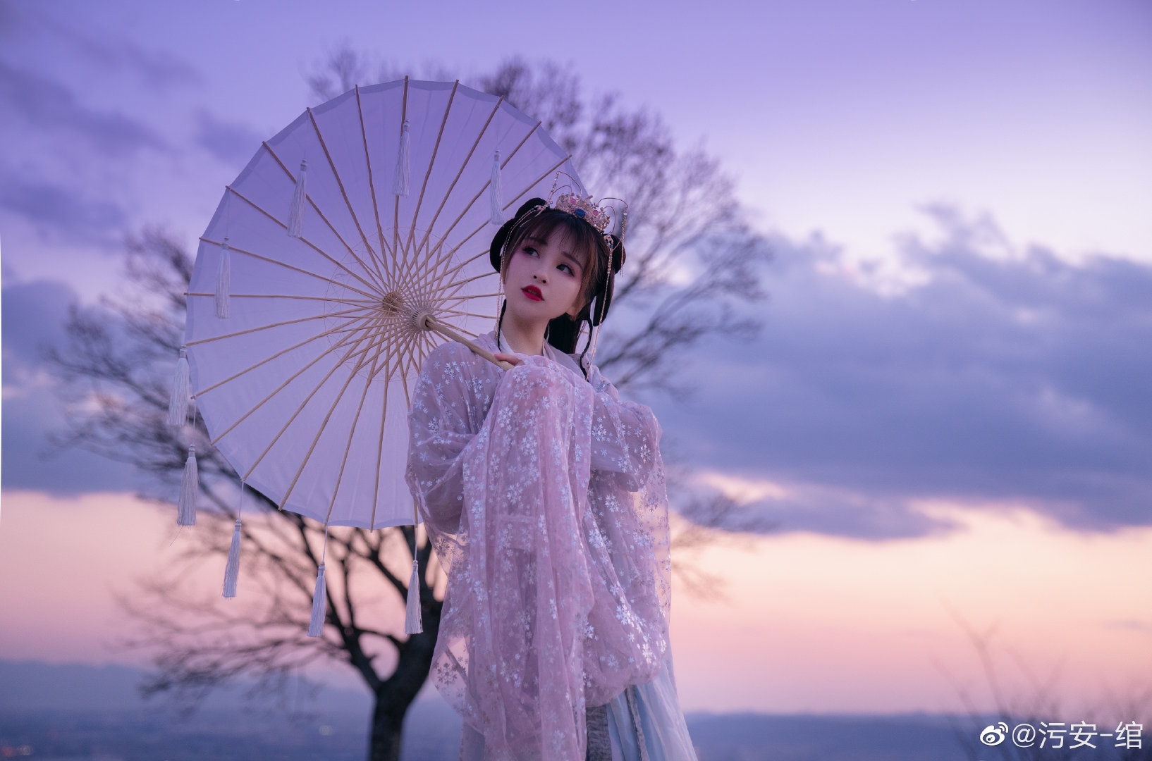 汉服小姐姐,身披五彩霞衣,纵春风十里,也不如你 - acfun弹幕视频网