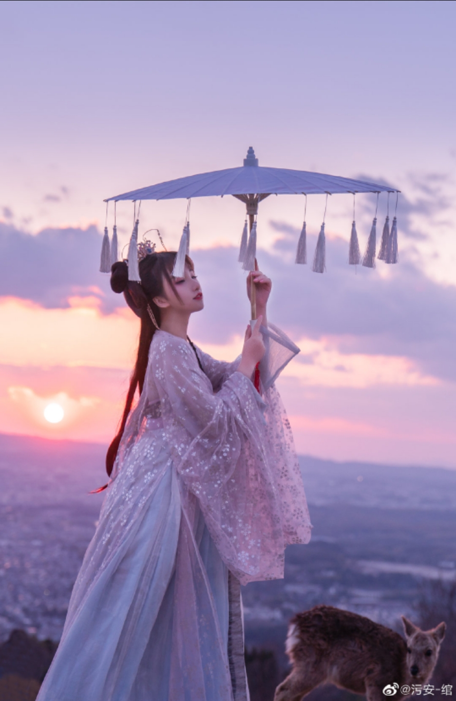 汉服小姐姐,身披五彩霞衣,纵春风十里,也不如你 - acfun弹幕视频网