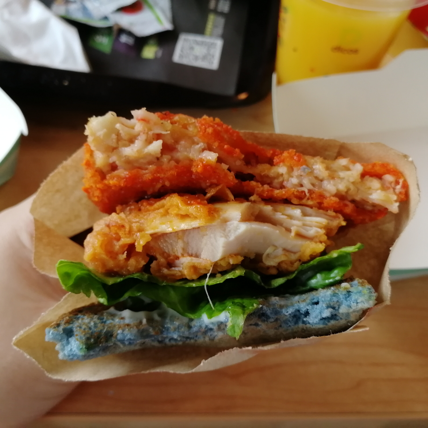 试吃德克士刚出的龙虾堡_(:з」∠)