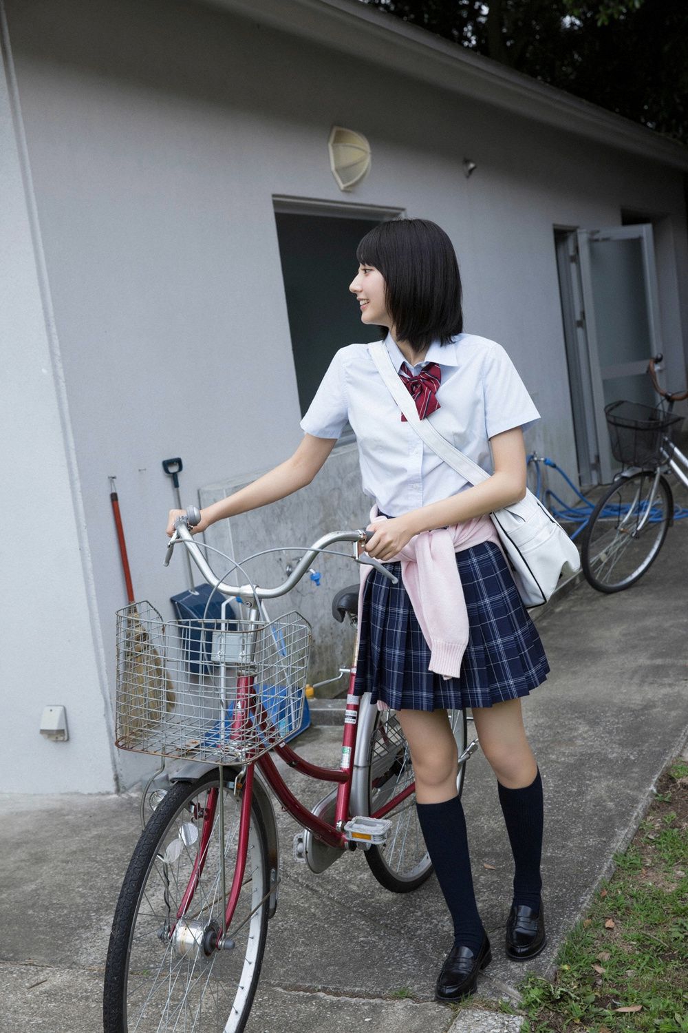 武田玲奈 夏に跳べ 部活少女 写真集 上