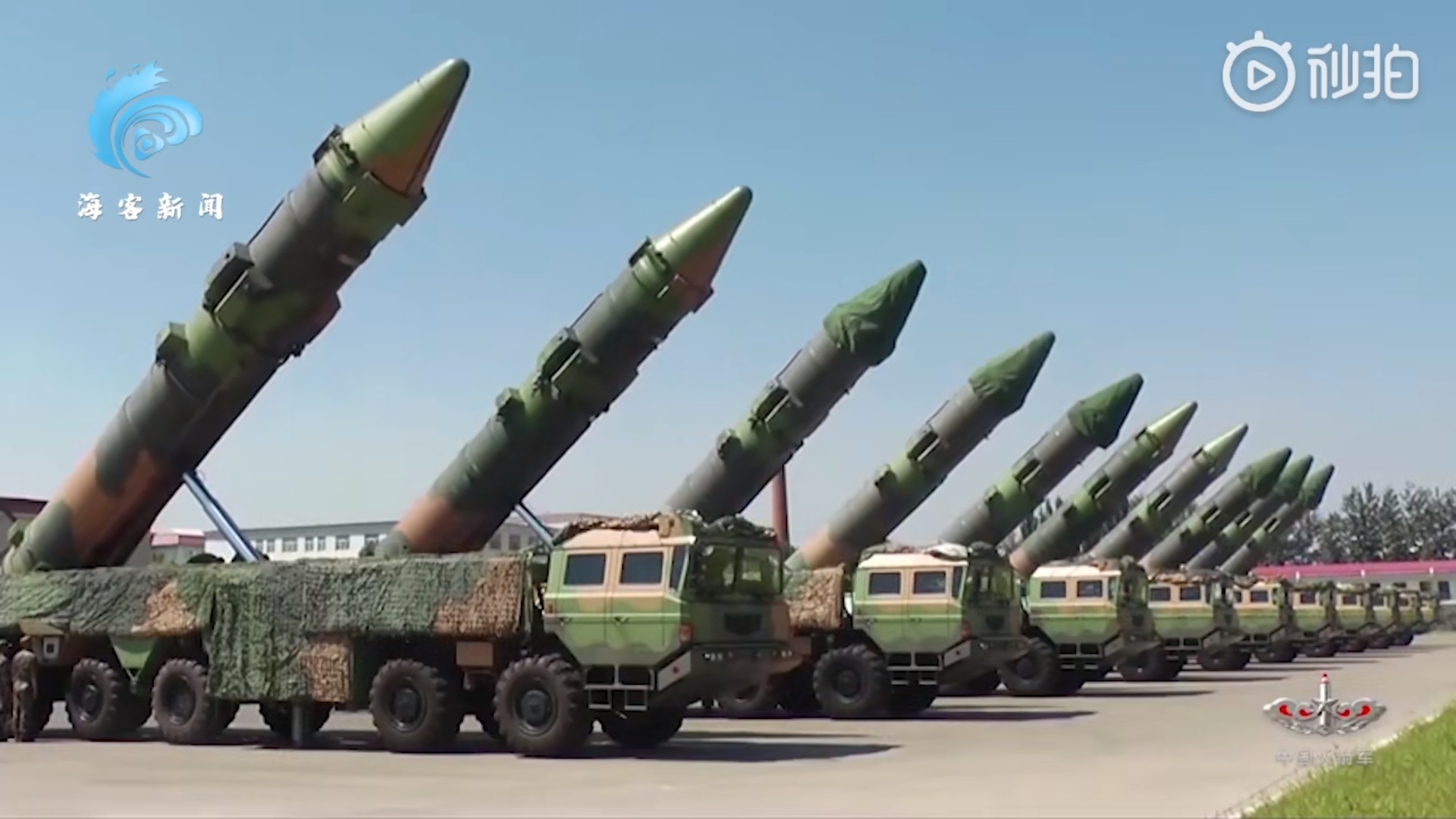 火箭军深夜发布高能视频发射车编队行军穿越密林跨越雪原硝烟中导弹