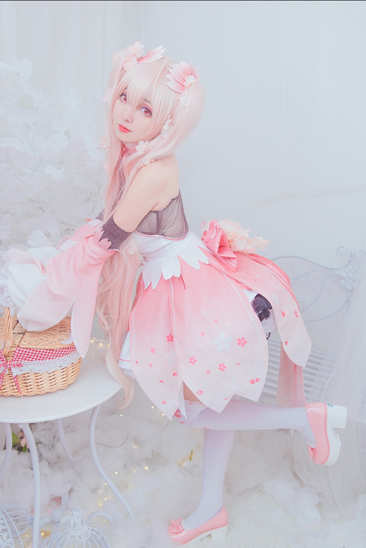 cos樱初音白丝双马尾五焦不后悔