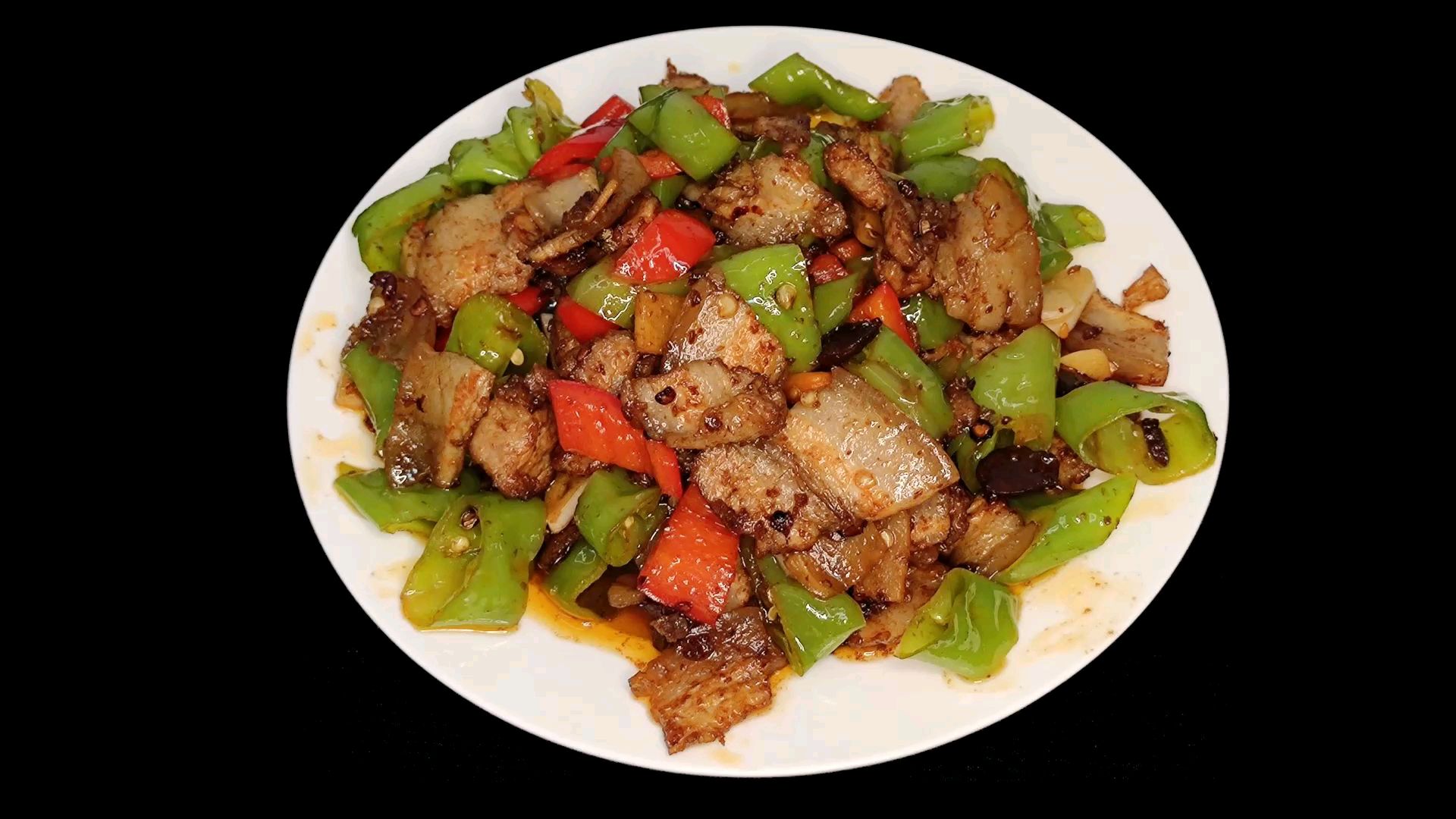 肉香扑鼻,焦香入味的新派青椒回锅肉,大厨阿斗教您详细私房秘诀