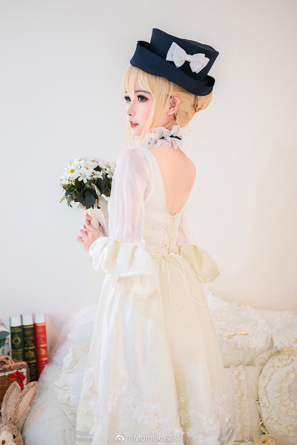 cos阿尔托莉雅金发碧眼小姐姐