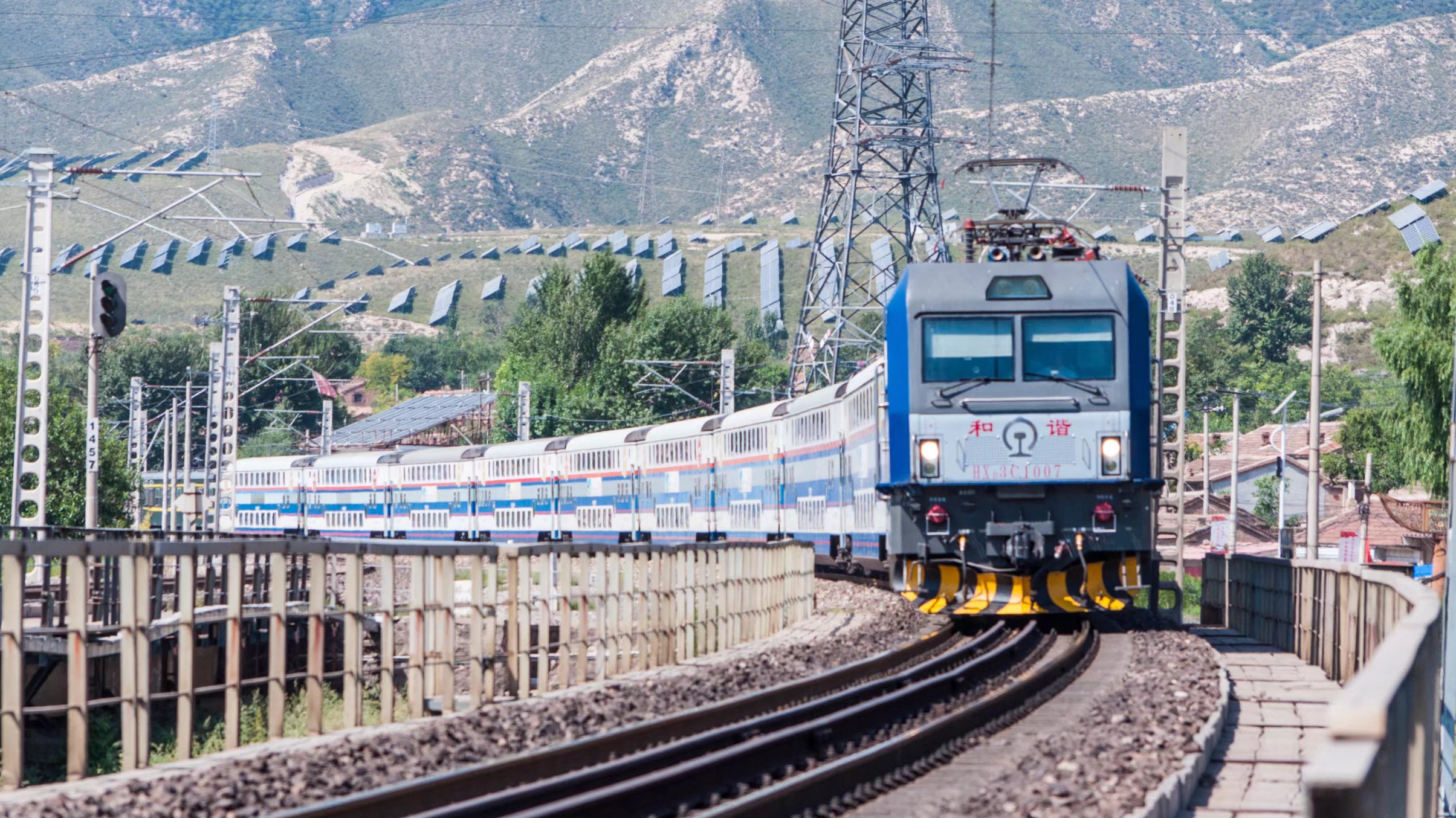 (远古拍车)y516次落坡岭站进站