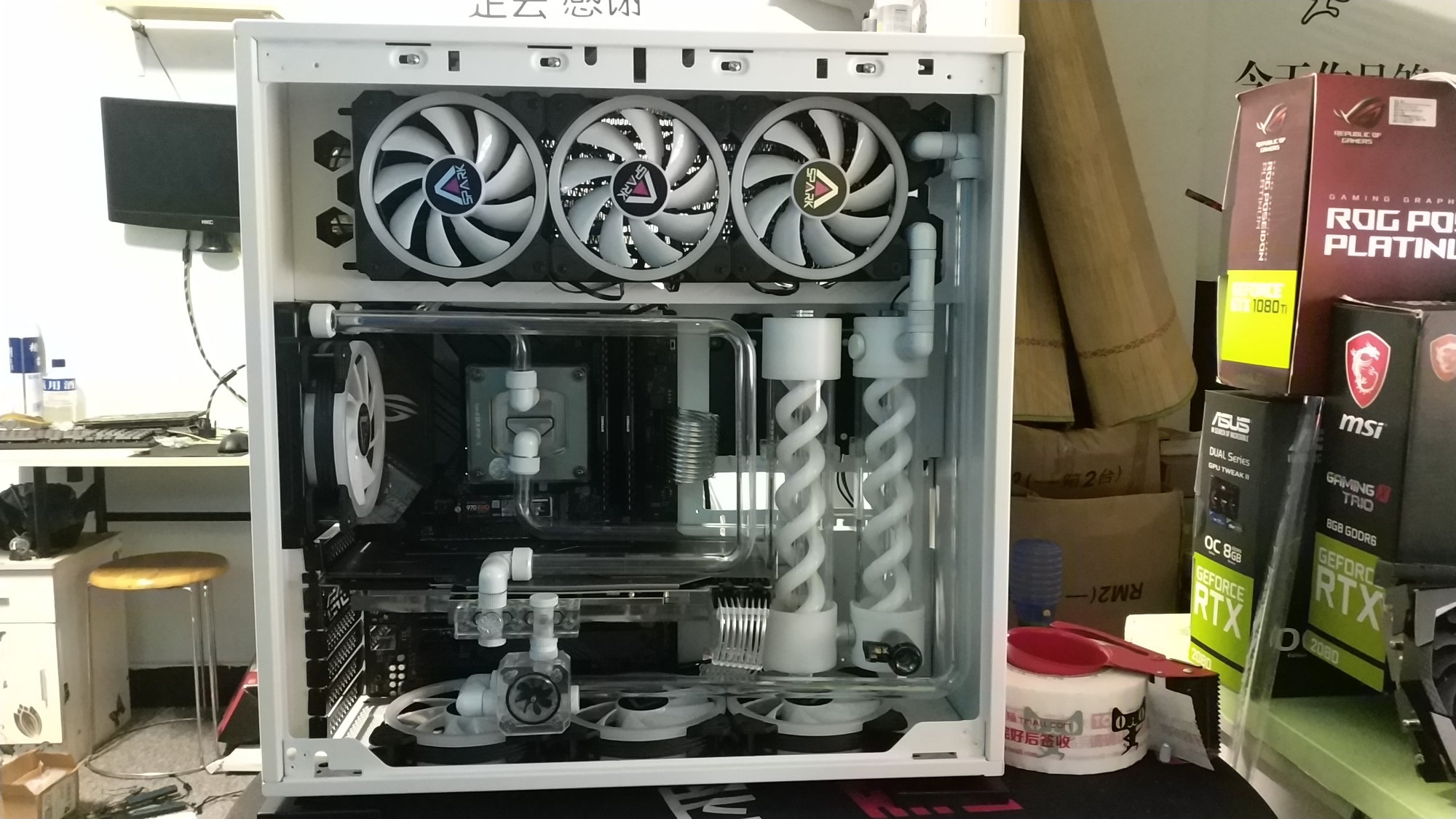 这么粗的水箱一个根不够你居然要两根