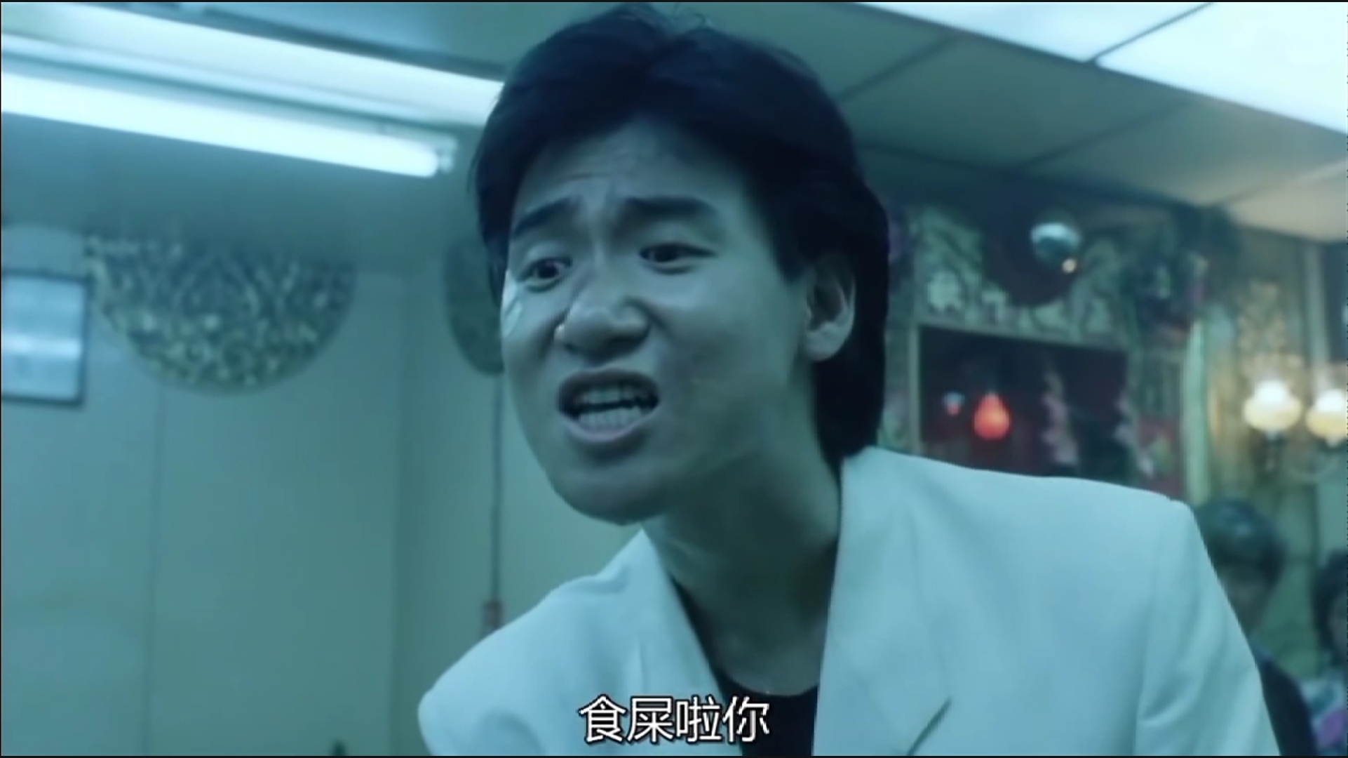 ノ- ( ゜- ゜)つロ