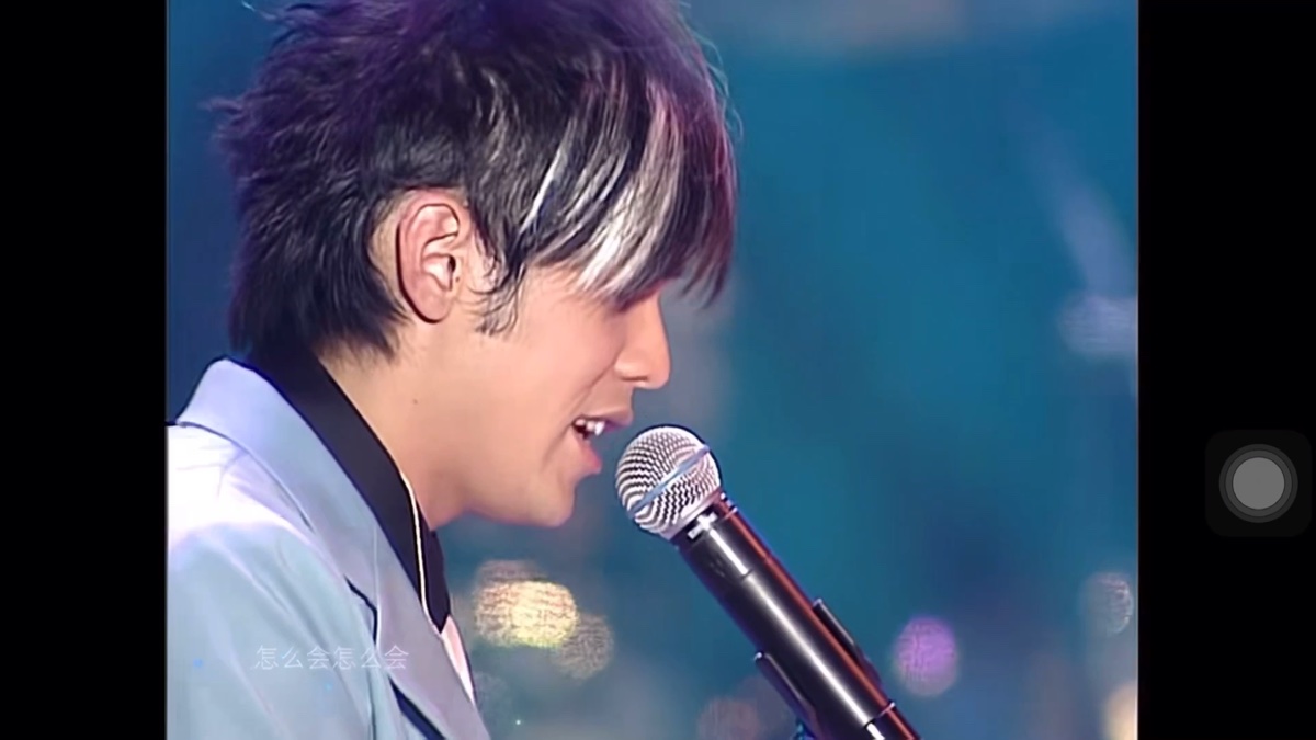 颜值巅峰唱功巅峰的白毛伦