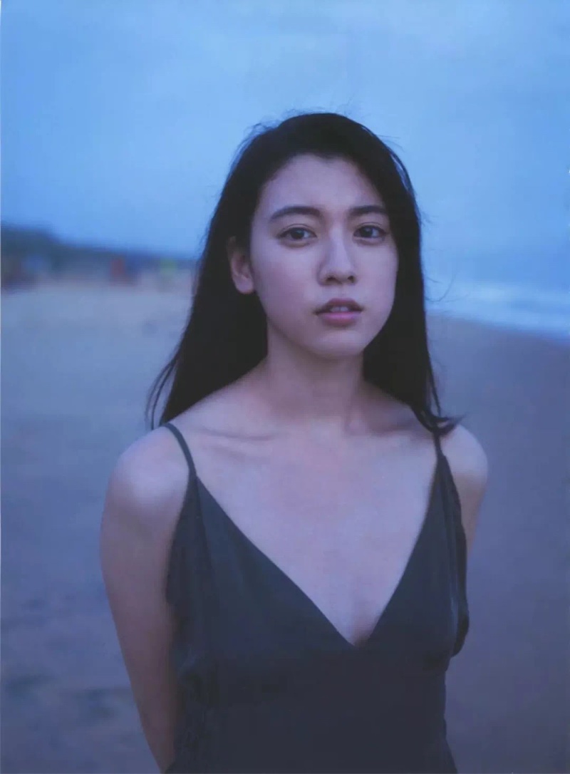 わたし 三吉彩花写真集 初版 - メルカリ