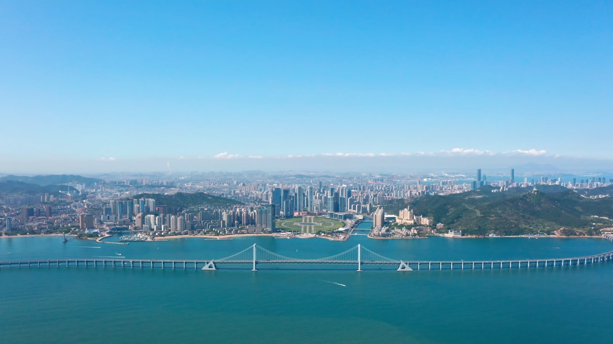 航拍大连星海广场跨海大桥